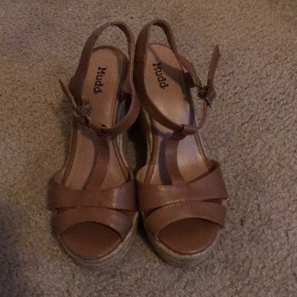 Mudd Shoes - Gently used tan wedges